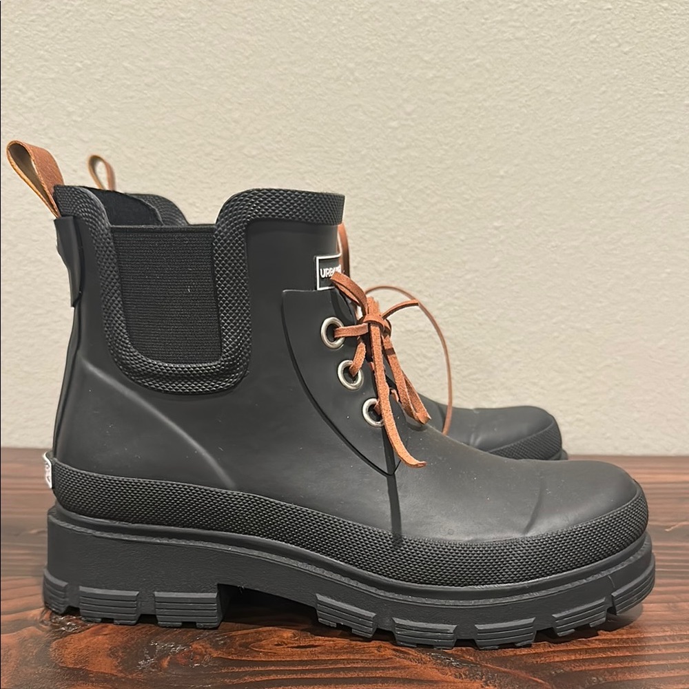 Urban Pines Rain Black Ankle Boots Size: 6